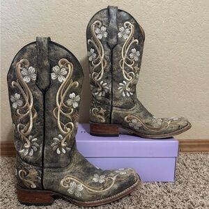 Embroidered Western Women’s Boots